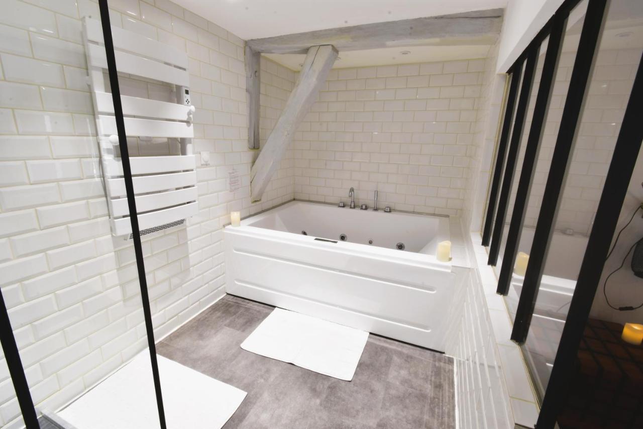 Appartement Jacuzzi Privatif : Urban Love Вернёй-сюр-Авр Экстерьер фото